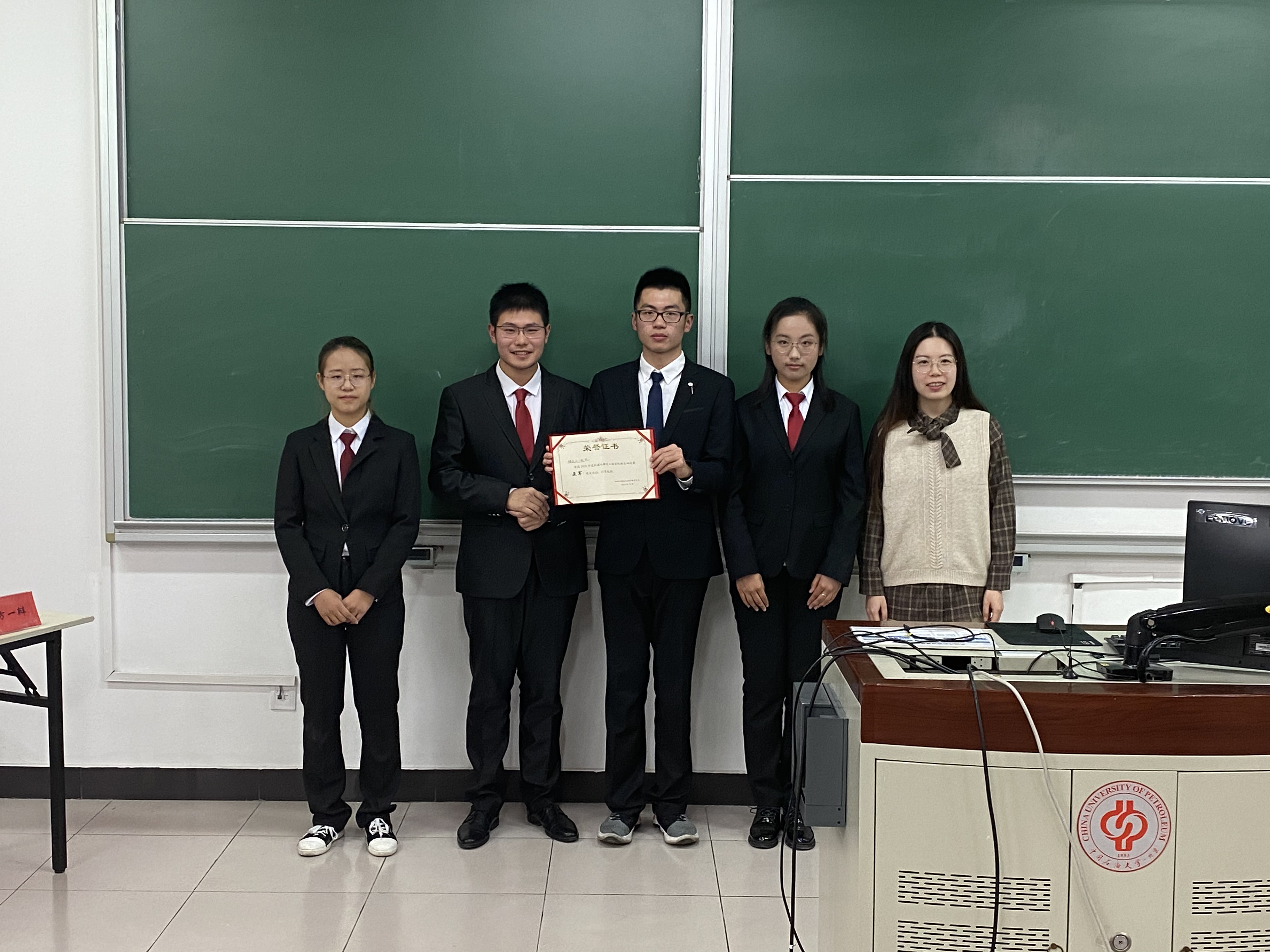 d4bdd737f8164598991ba6a8e5740f18.jpg