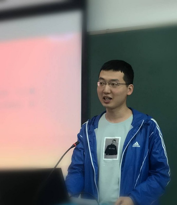 硕士+2018212115+王浩+证件照.jpg